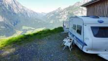 Im Nomady-Camp auf dem Biohof Nügger bei Familie Zimmermann in den Ennetbergen lässt es sich wunderbar Ferien mit dem Camper verbringen.