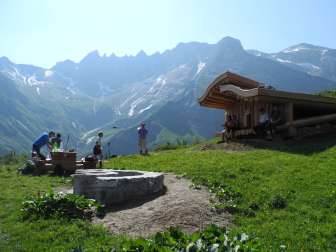 Firstboden mit Rundholzbau