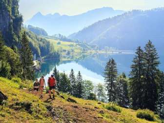 Bergrundwanderweg um den Klöntalersee