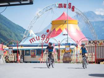 Alpenpanorama-Route, Etappen 2 und 3 - Ziegelbrücke – Glarus – Linthal, Zirkus Mugg