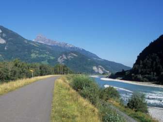 Rheindamm bei Sargans