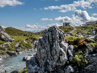 Segenshütte with Sardona visitor pavilion