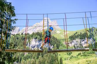 Kind im Seilpark Braunwald