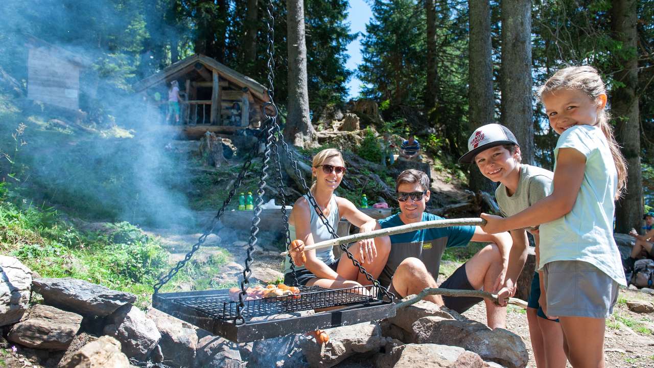 Feuerstelle Tiidis Hüsli, Braunwald