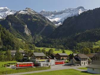 Sernftalbahn-Museumsemble mit Tschingelhörner; Bild: Comet Photoshopping, Dieter Enz