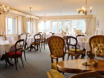 Edle Bestuhlung im Seminarhotel Lihn Restaurantbereich