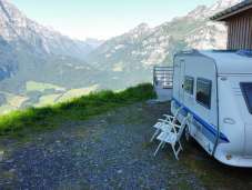 Im Nomady-Camp auf dem Biohof Nügger bei Familie Zimmermann in den Ennetbergen lässt es sich wunderbar Ferien mit dem Camper verbringen.