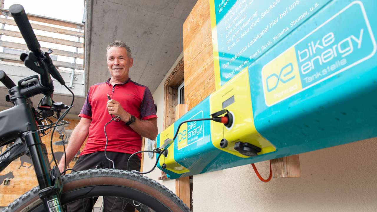 E-Bike Akkuladestation beim Berghotel Bischofalp