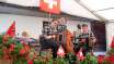 Traditionelle Schweizer Volksmusiker treten beim Brunch zum Schweizer Nationalfeiertag im Berggasthaus Edelwyss auf.