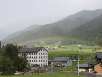 Leuggelbach mit Regenbogen